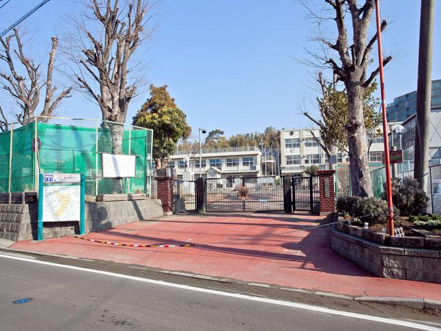 Primary school. 970m up to elementary school in Yokohama Tateyama