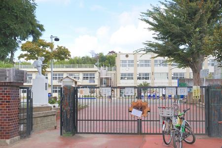 Primary school. 1000m until Yamauchi elementary school