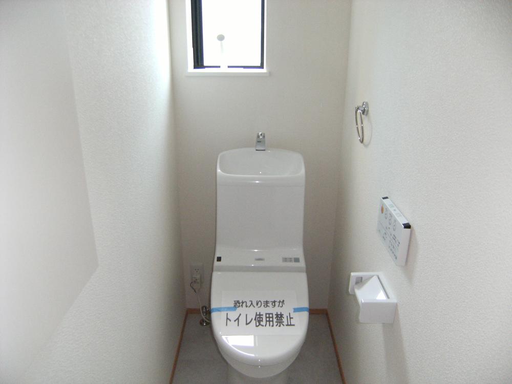 Toilet. Indoor (12 May 2013) Shooting