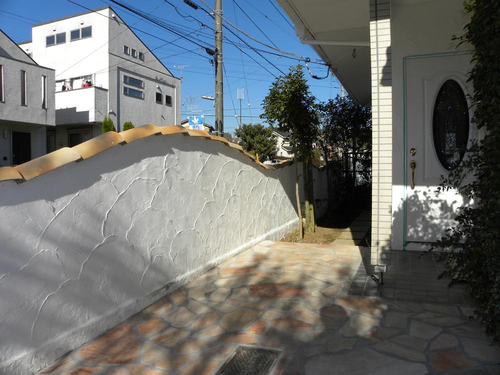 Entrance. Entrance is the front of the approach. 