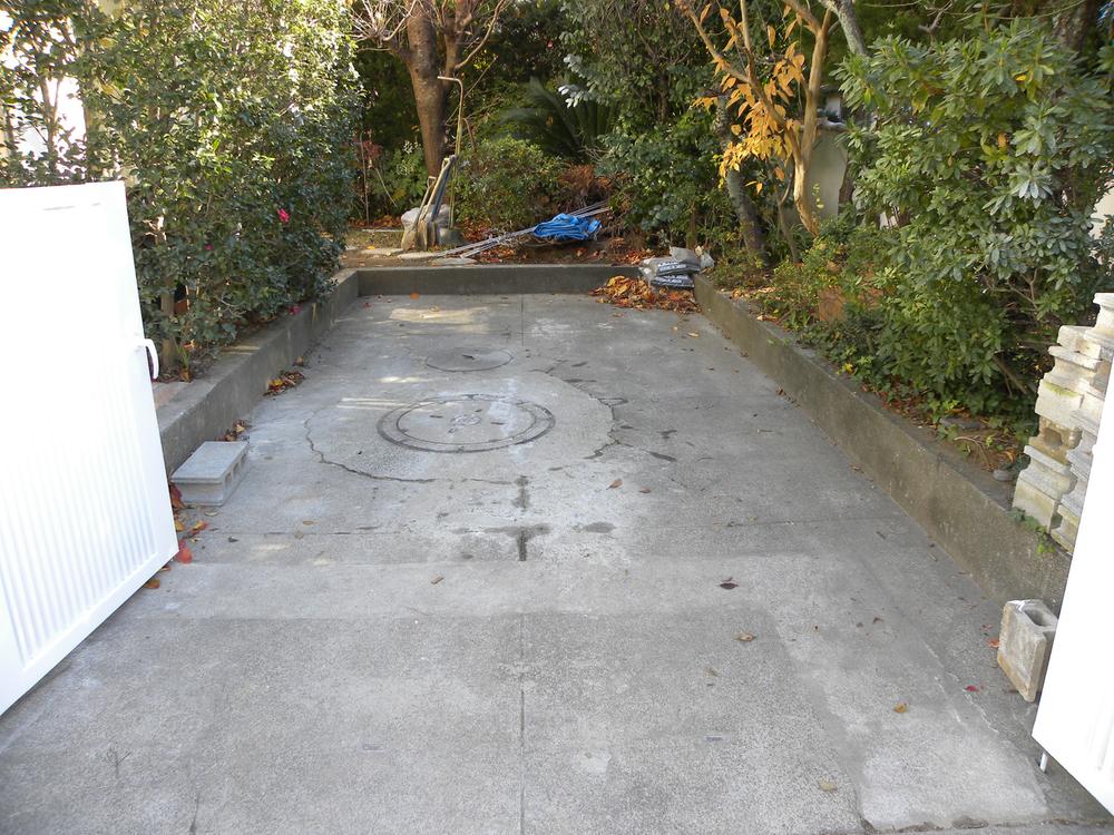 Parking lot. It will be car space part. 