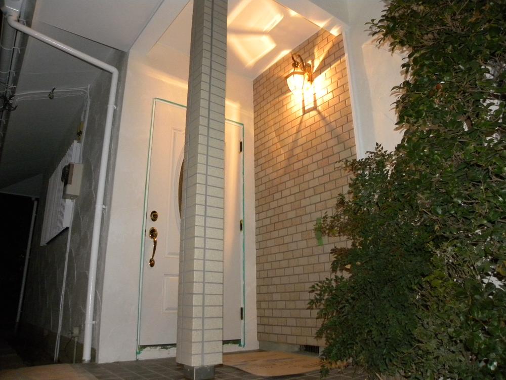 Entrance. Entrance before the Monto is the light of the elegant. 