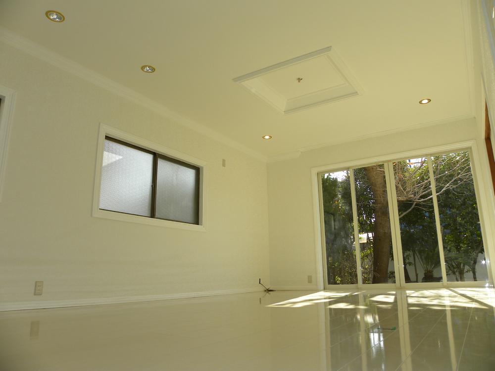 Living. Living-dining kitchen also down lights were installed is 18 Pledge. 