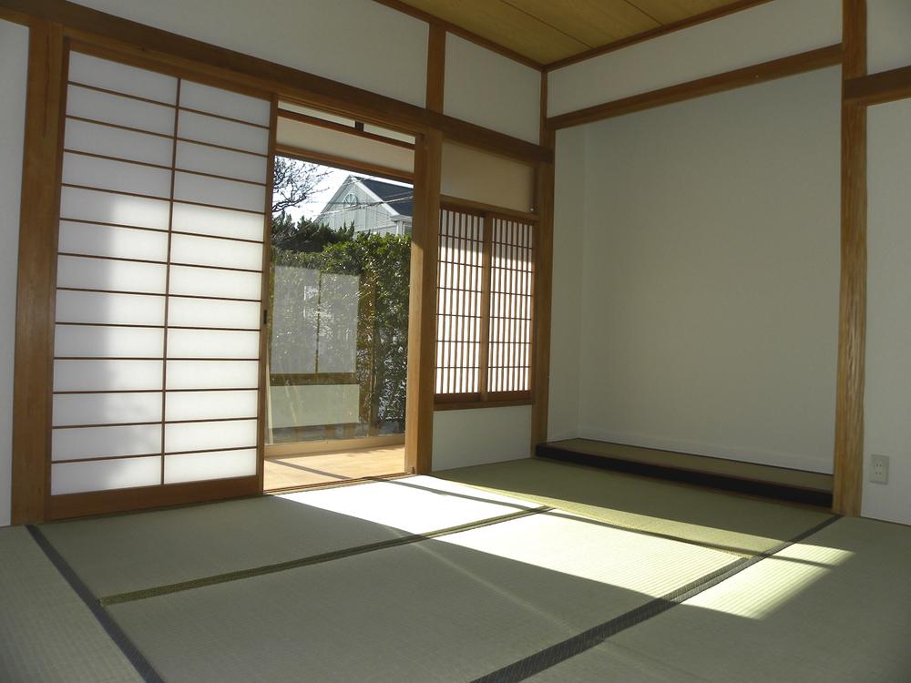Non-living room. Bright Japanese-style room is a 6-mat. 