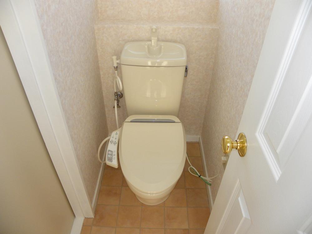 Toilet. First floor ・ Toilet is with a new mounting of the shower on the second floor part both. 