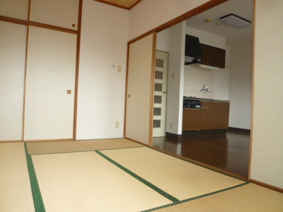 Living and room. I think it is indeed a Japanese-style room you were Japanese