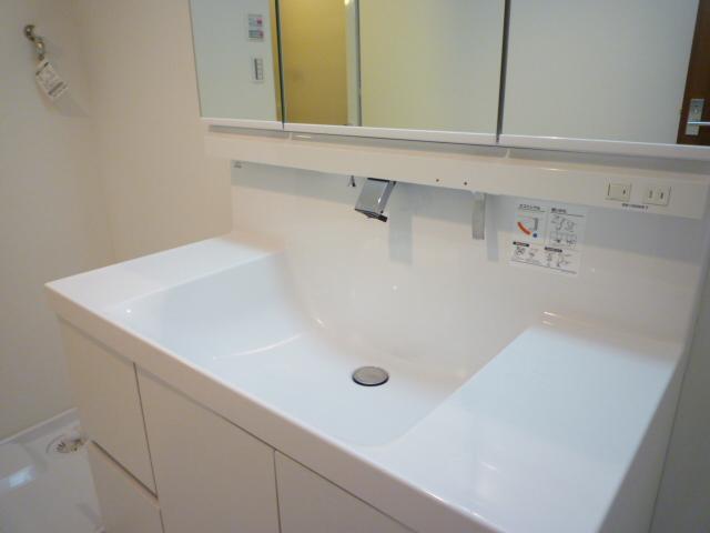 Wash basin, toilet. Washstand new exchange to wide three-sided mirror type