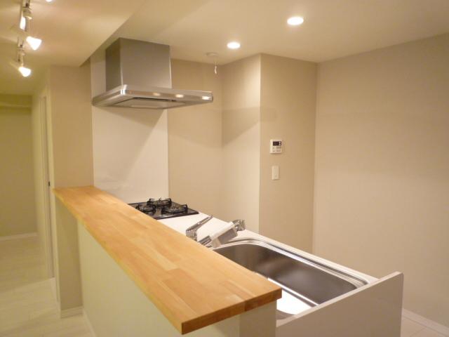 Kitchen. It seems to me carrying the dishes over the counter is child