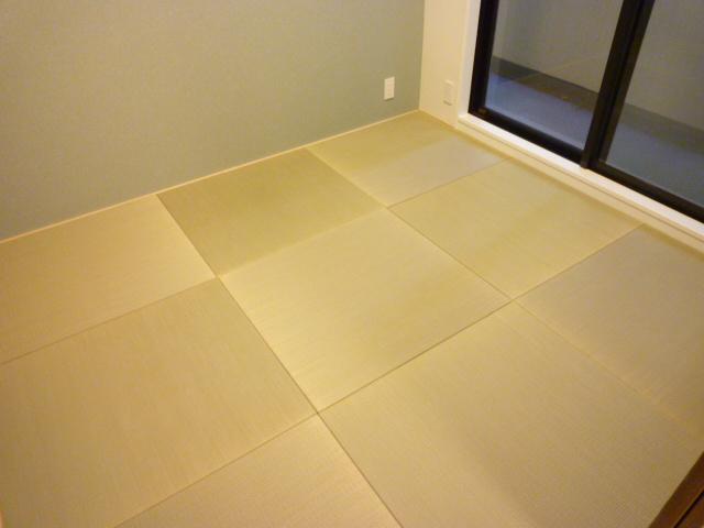 Non-living room. Since there is a Japanese-style room in the living room and Tsuzukiai, It is good to allow children is a little nap