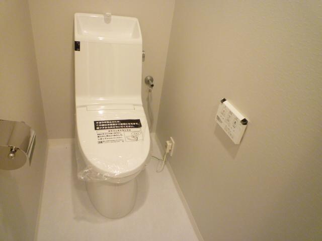 Toilet. Even toilet, Of course, the new exchange already in washing machine with shower toilet