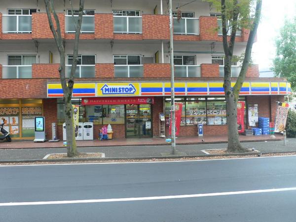 Convenience store. MINISTOP up (convenience store) 340m