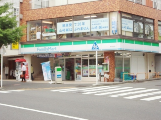 Convenience store. Family Mart (convenience store) to 200m