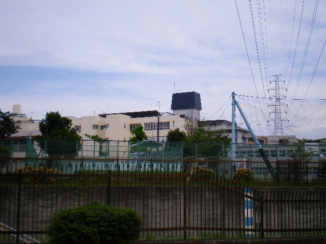 Primary school. Yokohama City Utsukushigaoka 592m east to elementary school (elementary school)