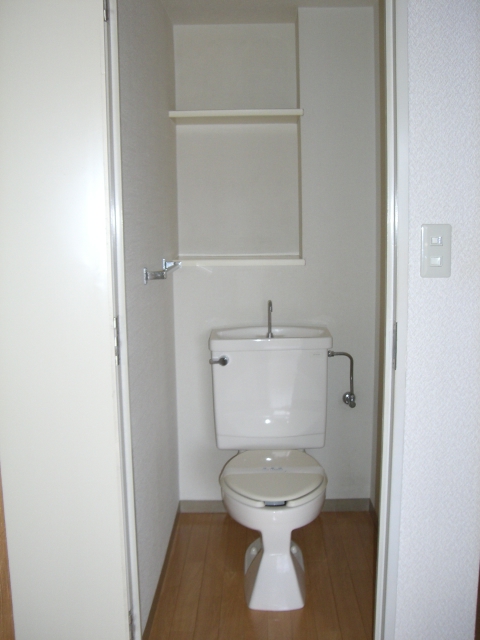 Toilet. bus ・ Toilet separate room is now commonplace! ?