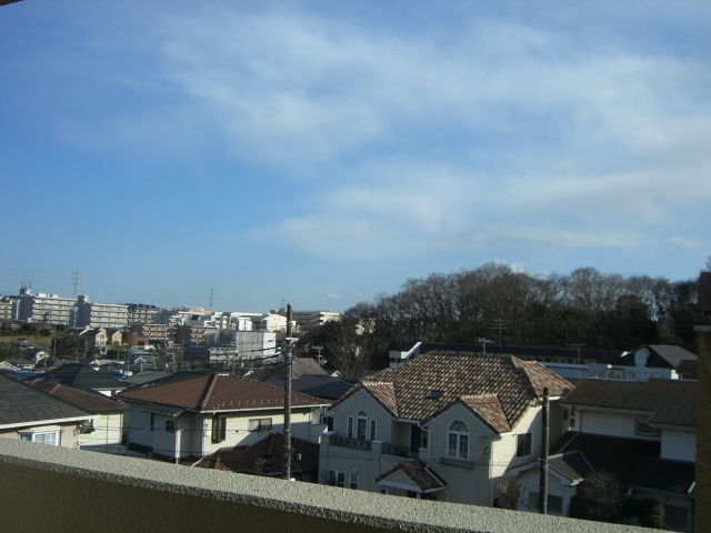 Balcony. Walking distance to Tokyu 嶮山 Sports Garden