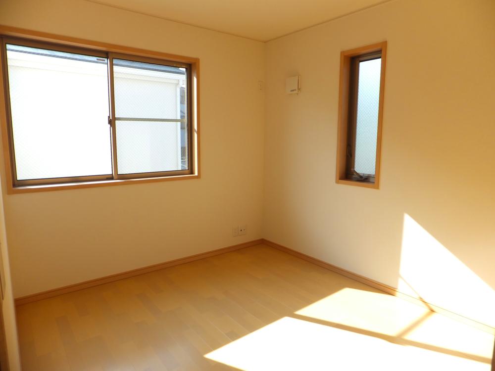 Non-living room. Two-sided lighting Western-style