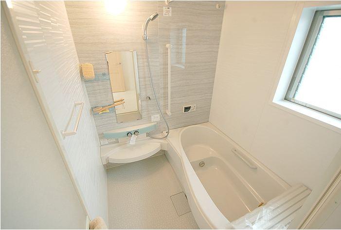 Same specifications photo (bathroom). Same construction company construction cases