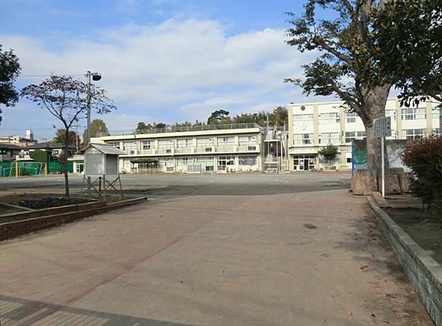 Primary school. 900m school distance is also close to the elementary school in Yokohama Tateyama, It is safe for families with children of elementary school students come.