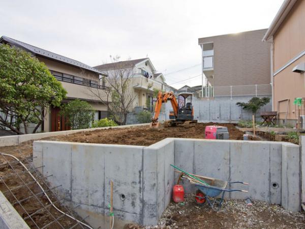 Local appearance photo. Although currently it is incomplete, Since there is a property that has been completed of the other site you will in a room look! You can guide! (December 2013) Shooting