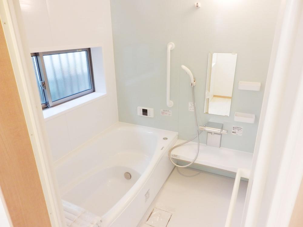 Same specifications photo (bathroom). Since the bathroom is a with dryer, Will also come in handy your laundry on a rainy day (the company specification example)