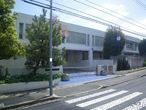 Junior high school. Azamino is about an 8-minute walk up to 640m Azamino junior high school until junior high school. 