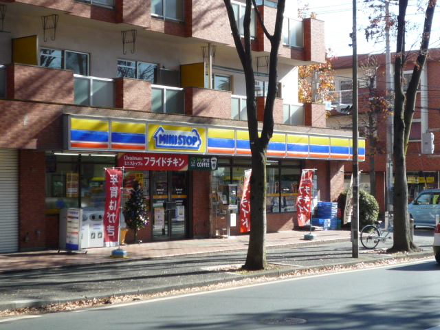 Convenience store. MINISTOP Fujigaoka store up (convenience store) 811m