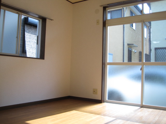 Living and room. 2 Kaiyoshitsu