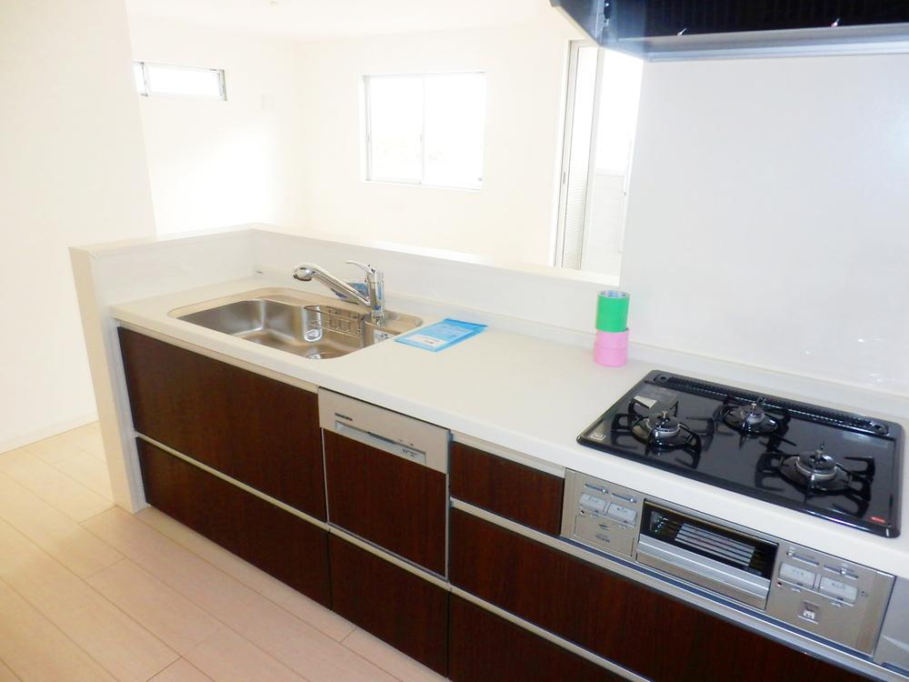 Same specifications photo (kitchen). It is a popular face-to-face kitchen! You can dishes while enjoying the conversation in the family! Dish washing dryer ・ Dated water purifier, Ease of use is also excellent! (The company specification example)