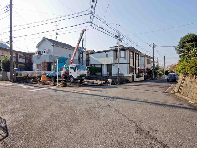 Local photos, including front road. Local (12 May 2013) Shooting