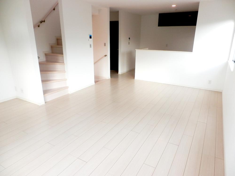 Same specifications photos (Other introspection). Living is a spacious 20 Pledge (1 Building 19.6 Pledge)! By taken between overall spacious comfortable living space (the company specification example)