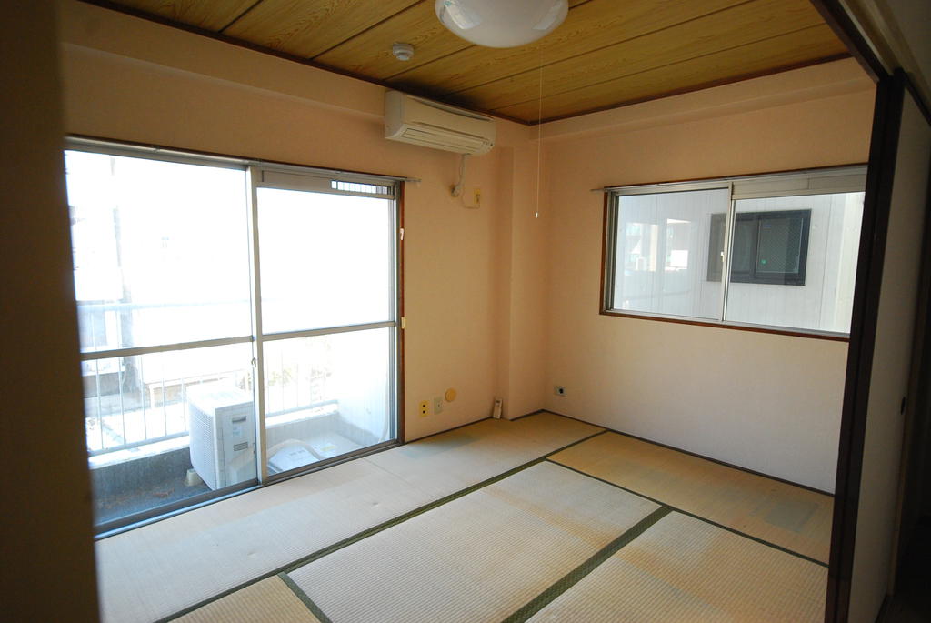 Other room space. Japanese-style room ・ Air-conditioned 1 groups