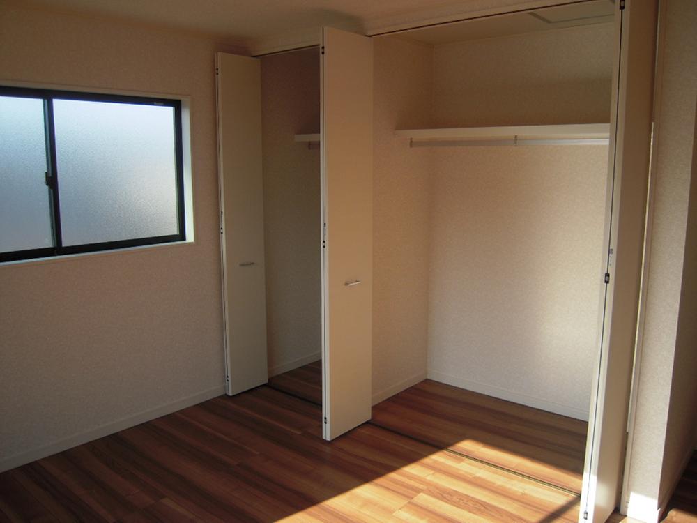 Same specifications photos (Other introspection). I abundance of storage is also detached unique