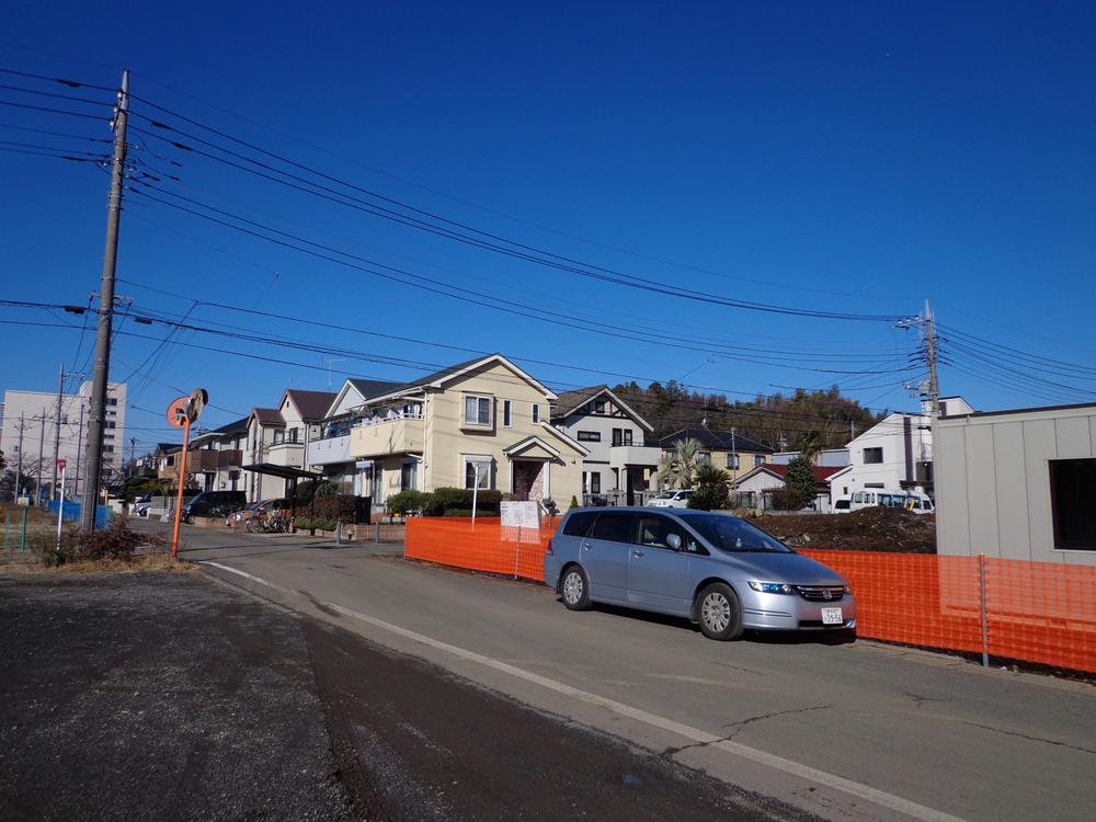 Local land photo. The surroundings are quiet residential area single-family lined.