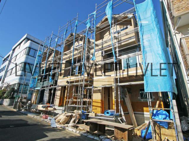 Local appearance photo. Local (12 May 2013) Shooting