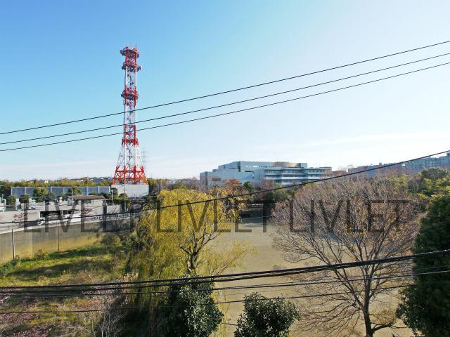 View photos from the dwelling unit. View from the site (December 2013) Shooting