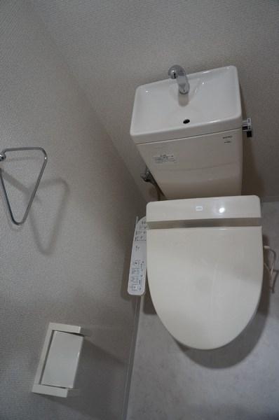 Toilet. Heisei exchange in 21 years. Comfortable with Washlet