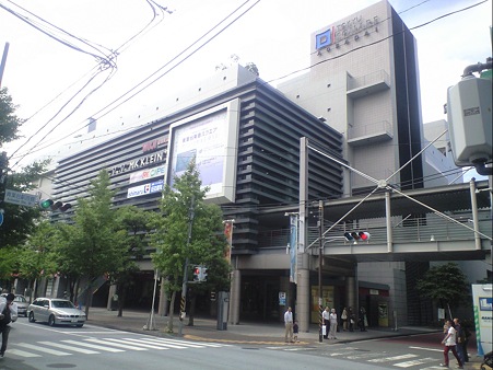 Shopping centre. 150m until Aobadai Tokyu Square (shopping center)