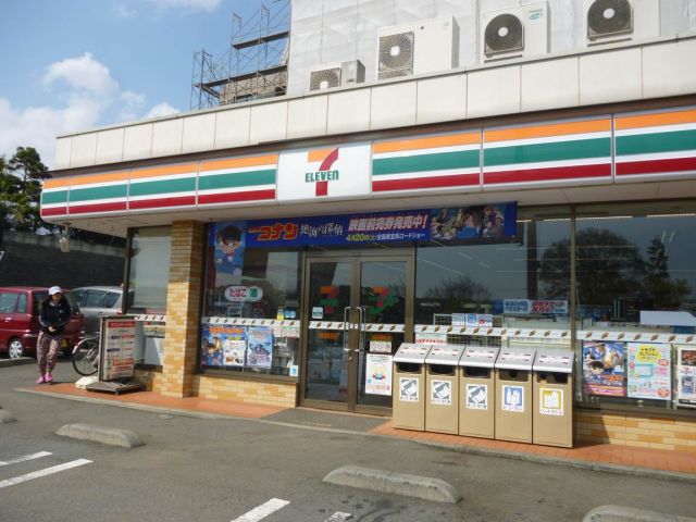 Convenience store. 720m to Seven-Eleven (convenience store)