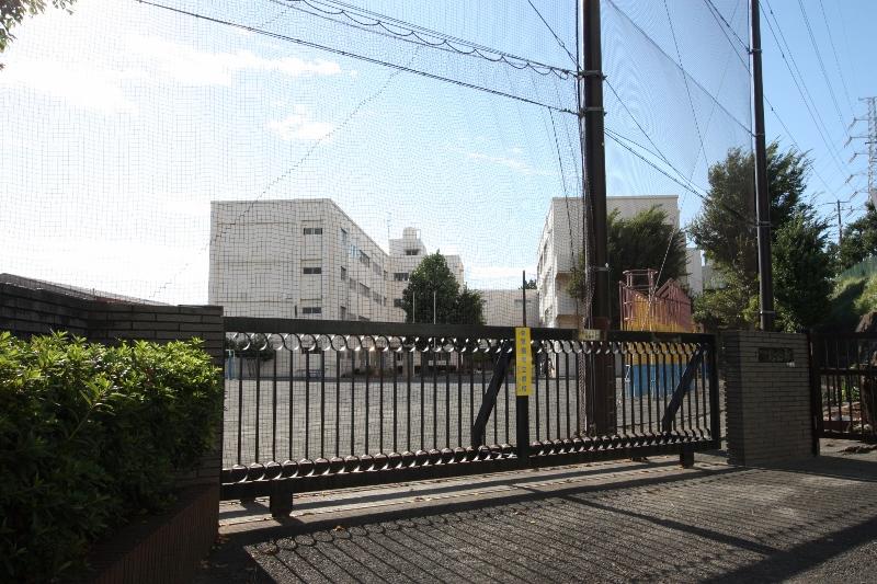 Primary school. Utsukushigaoka until elementary school 1500m