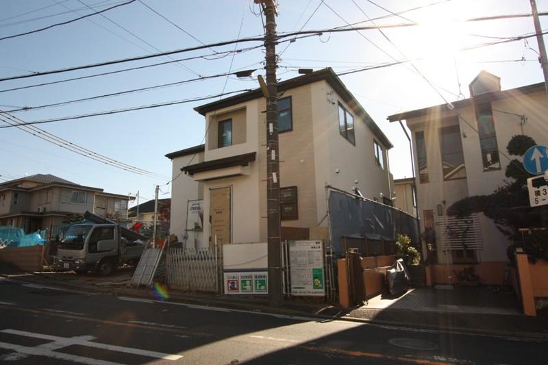 Local photos, including front road. Wood deck standard equipment