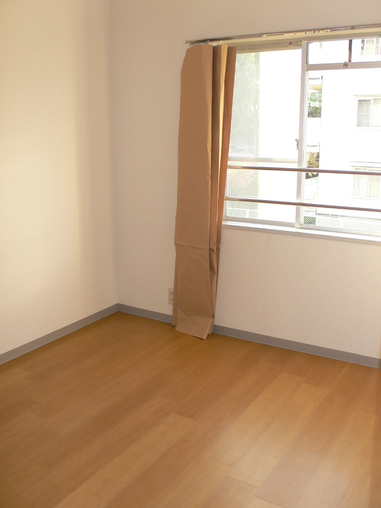 Other room space. About 4.3 tatami Photo is the same type ・ It is another dwelling unit. 