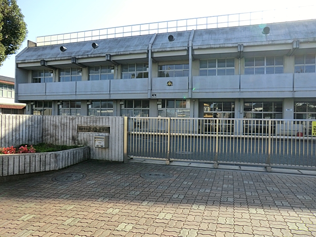 Junior high school. 715m to Yokohama Municipal Midorigaoka Junior High School (junior high school)