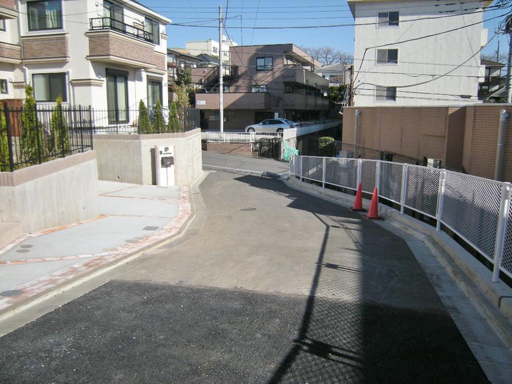 Local photos, including front road. Frontal road