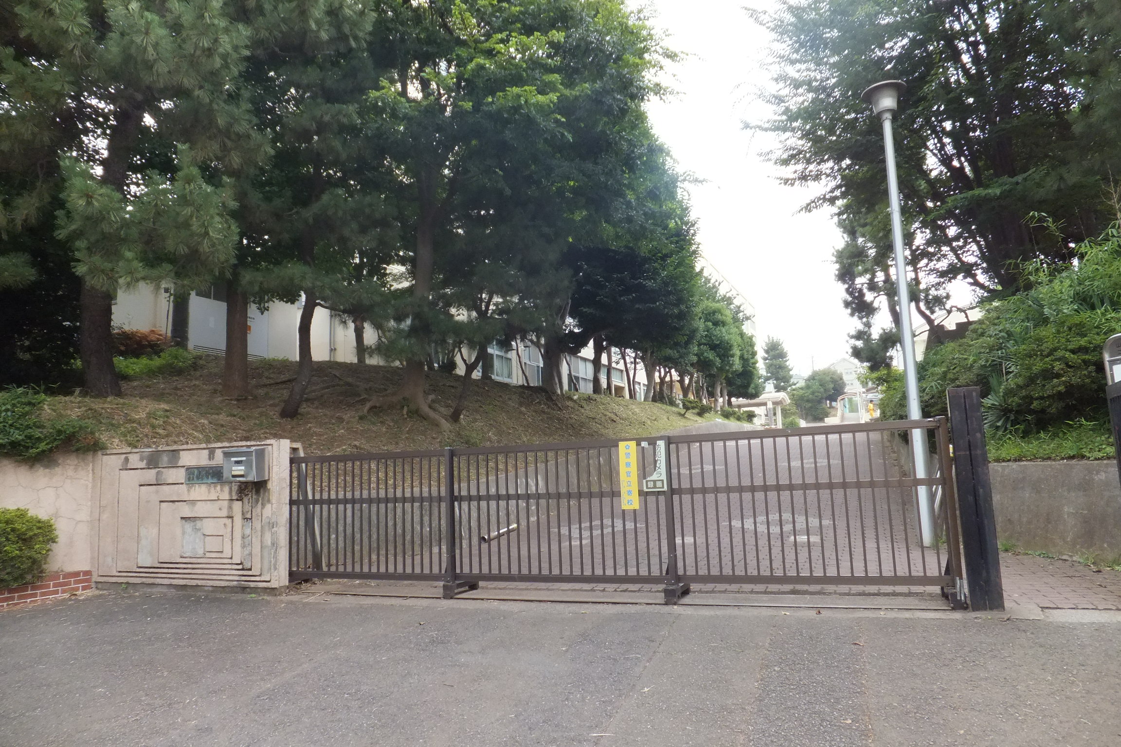 Junior high school. 1207m to Yokohama-shi Tateyama in the junior high school (junior high school)