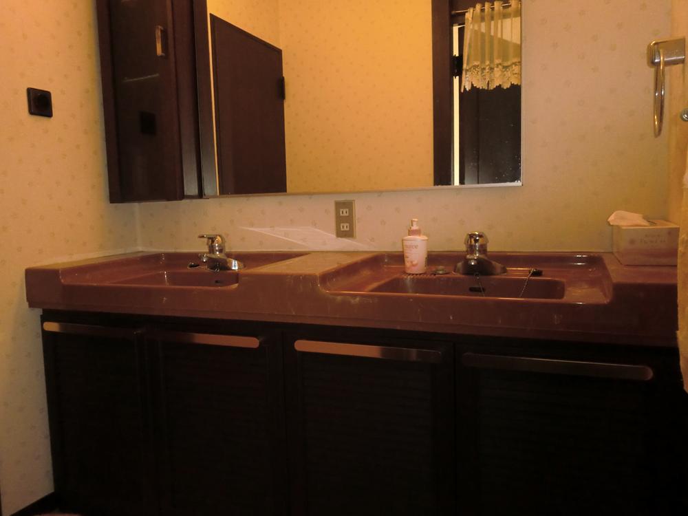Wash basin, toilet. Room (August 2012) shooting