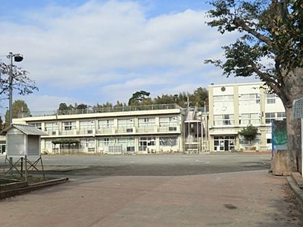 Primary school. 950m until Yamauchi elementary school
