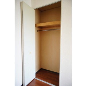 Receipt. Entrance side Western-style 6 tatami storage