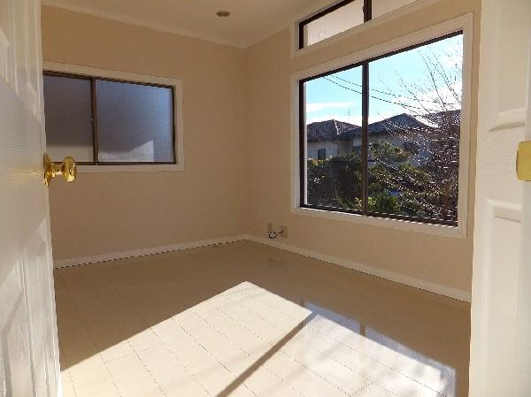 Non-living room. It is also sunlight Sansan for children room. 