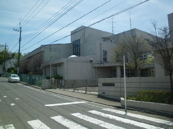 Primary school. Ekoda is about a 15-minute walk from the 1200m Ekoda elementary school to elementary school. 