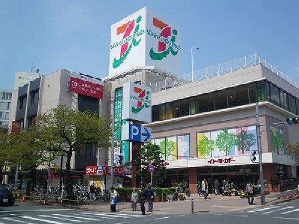 Supermarket. It is about a 15-minute walk up to 1200m Ito-Yokado to Itoyokado. 